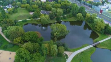 Güzel Ponds Park Przyjazni Kalisz Stawy Hava Manzaralı Polonya. Yüksek kalite 4k görüntü