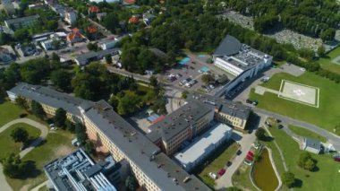 Ostrow Wielkopolski Hastanesi Szpital Hava Görüntülü Polonya. Yüksek kalite 4k görüntü