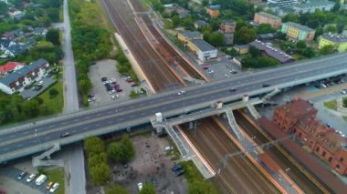 Tren İstasyonu Skierniewice Dworzec Kolejowy Wiadukt Hava Görüntülü Polonya. Yüksek kalite 4k görüntü