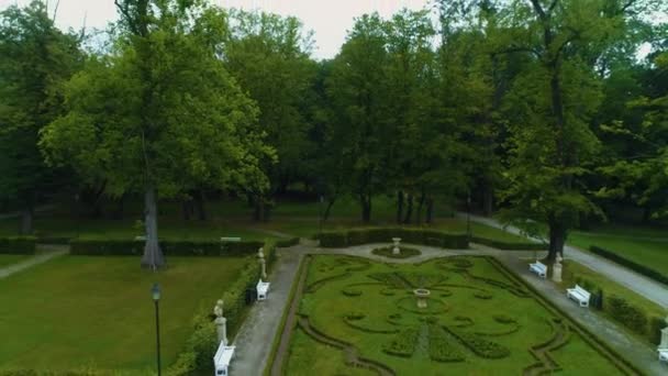 Садовники Дворцовом Сквере Видом Польшу Высококачественные Кадры — стоковое видео