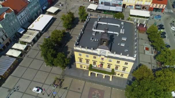 老城市场Ostrow Wielkopolski Ratusz Rynek Aerial View Poland 高质量的4K镜头 — 图库视频影像
