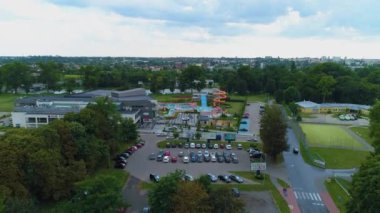 Su Parkı Kalisz Aquapark Hava Görüntüsü Polonya. Yüksek kalite 4k görüntü