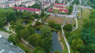 Pond Park Zwirowisko Pruszkow Stadyumu Boisko Havacılık Görünümü Polonya. Yüksek kalite 4k görüntü