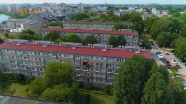 Pruszkow şehir merkezindeki Apartmanlar Bloki Havacılık Görünümü Polonya. Yüksek kalite 4k görüntü