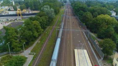 Tren İstasyonu Pruszkow Dworzec Kolejowy Hava Görüntüleme Polonya. Yüksek kalite 4k görüntü