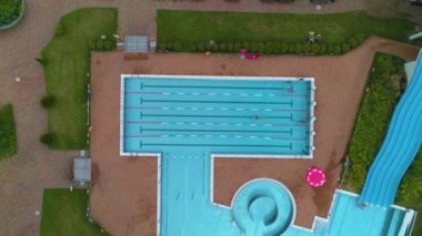 Su Parkı Kalisz Aquapark Hava Görüntüsü Polonya. Yüksek kalite 4k görüntü