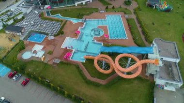 Su Parkı Kalisz Aquapark Hava Görüntüsü Polonya. Yüksek kalite 4k görüntü