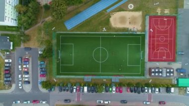 Futbol Sahası Piaseczno Boisko Havacılık Polonya. Yüksek kalite 4k görüntü