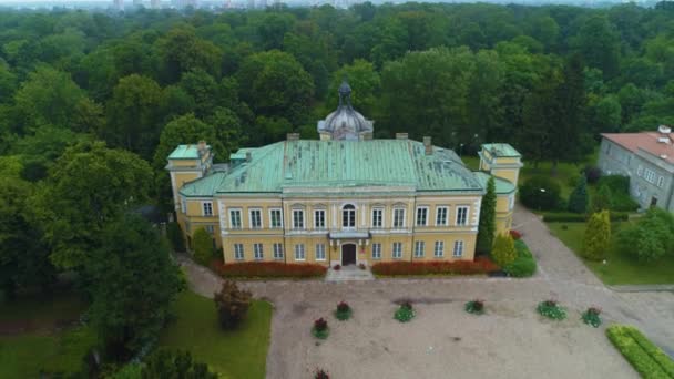 ルネッサンス宮殿Skierniewice Palac Prymasowski空中ビューポーランド 高品質4K映像 — ストック動画