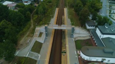 Tren İstasyonu Piaseczno Dworzec Kolejowy Hava Görüntülü Polonya. Yüksek kalite 4k görüntü