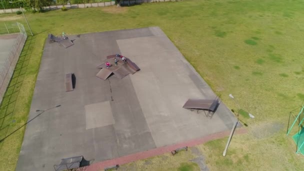 Skatepark Dětské Hřiště Ostroleka Boiska Aerial View Polsko Vysoce Kvalitní — Stock video