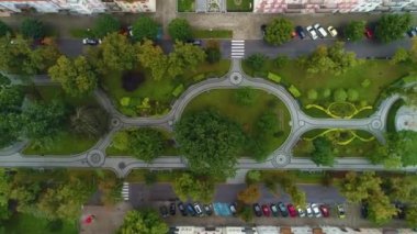 Şehir merkezindeki Park Solidarnosci Elk Havadan Görünümü Polonya. Yüksek kalite 4k görüntü