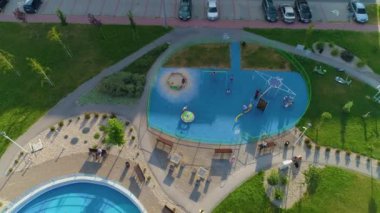Oyun parkı Jagiellonskie Biala Podlaska Plac Zabaw Hava Görüntüsü Polonya. Yüksek kalite 4k görüntü