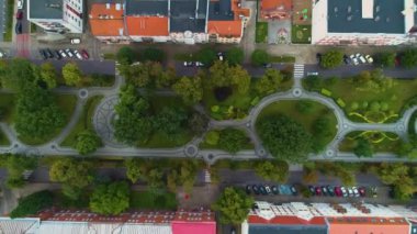 Şehir merkezindeki Park Solidarnosci Elk Havadan Görünümü Polonya. Yüksek kalite 4k görüntü
