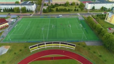 Marcinkiewicz Stadyumu Futbol Sahası Elk Stadyumu Hava Görüntüsü Polonya. Yüksek kalite 4k görüntü