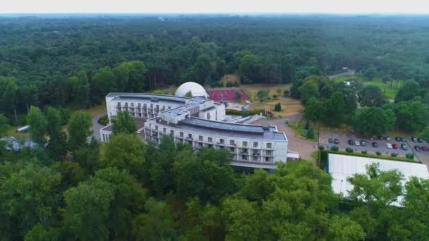 Otel Holiday Inn Tatil Beldesi Otwock Spa Havacılık Görünümü Polonya — Stok video