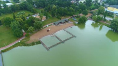 Shore Lagoon Zalew Arkadia Suwalki Plaza Miejska Hava Görüntüsü Polonya. Yüksek kalite 4k görüntü