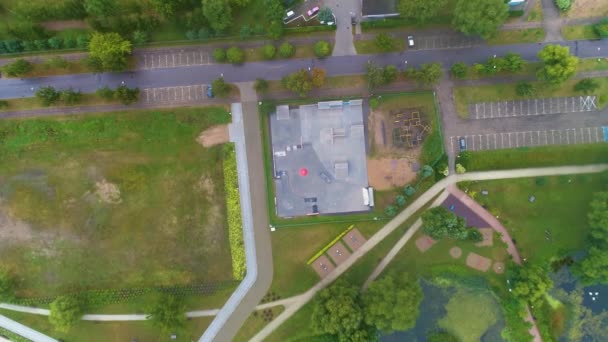 Dětské Hřiště Mlha Park Rybníky Elk Plac Zabaw Mgla Aerial — Stock video