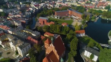 Kare Değirmen Adası Bydgoszcz Wyspa Mlynska Hava Görüntüsü Polonya. Yüksek kalite 4k görüntü