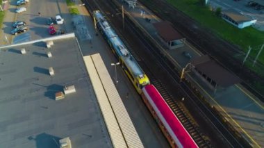Tren İstasyonu Rumia Dworzec Kolejowy Hava Görüntülü Polonya. Yüksek kalite 4k görüntü