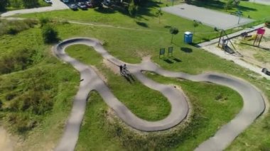 Pumptrack Rumia Bikepark Bojanowski Havayolları Polonya. Yüksek kalite 4k görüntü