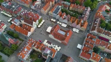Old Town Market Meydanı Olsztyn, Miasto Ratusz Hava Manzaralı Polonya 'ya bakıyor. Yüksek kalite 4k görüntü