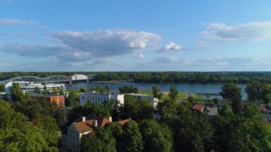 Vistula Nehri 'nin güzel Panorama' sı Torun Krajobraz Wisla Hava Manzarası Polonya. Yüksek kalite 4k görüntü