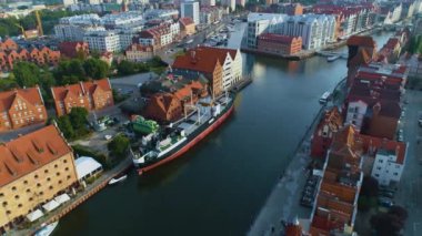 Boat Rybackie Pobrzeze Motlawa Eski Şehir Hava Görüntüsü Polonya. Yüksek kalite 4k görüntü