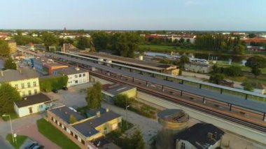 Tren İstasyonu Gorzow Wielkopolski Dworzec Kolejowy Hava Görüntüleme Polonya. Yüksek kalite 4k görüntü