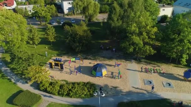 Dětské Hřiště Park Starowiejski Rumia Dom Kultury Plac Zabaw Aerial — Stock video