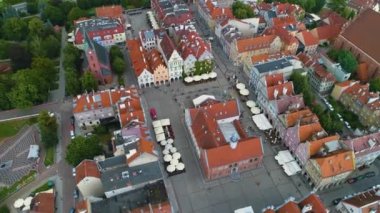 Old Town Market Meydanı Olsztyn, Miasto Ratusz Hava Manzaralı Polonya 'ya bakıyor. Yüksek kalite 4k görüntü