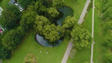 Güzel Göl Parkı Janusz Kusocinski Olsztyn Staw Havacılık Manzarası Polonya. Yüksek kalite 4k görüntü