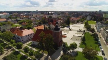 Eski Pazar Meydanı Kilisesi Wloclawek Stary Rynek Kosciol Hava Manzarası Polonya. Yüksek kalite 4k görüntü