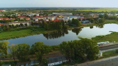 Warta Nehri 'nin aşağısındaki Panorama, Gorzow Centrum Havacılık Manzarası Polonya. Yüksek kalite 4k görüntü