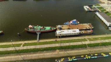 Marina Gölü Wloclawek Wisla Przystan Na Zalewie Nehri Vistula Havacılık Görünümü Polonya. Yüksek kalite 4k görüntü