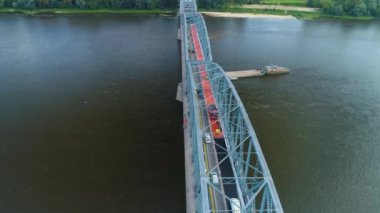 Güzel Pilsudski Köprüsü Vistula Torun Wisla Havacılık Manzarası Polonya. Yüksek kalite 4k görüntü