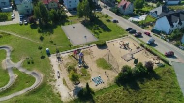 Çocuk parkı Pumptrack Rumia Plac Zabaw Bojanowski Hava Görüntüsü Polonya. Yüksek kalite 4k görüntü