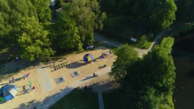 Oyun parkı Starowiejski Rumia Dom Kultury Plac Zabaw Hava Görüntülü Polonya. Yüksek kalite 4k görüntü