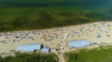 Güzel sahil Baltık Denizi Krynica Morska Plaza Hava Manzarası Polonya. Yüksek kalite 4k görüntü