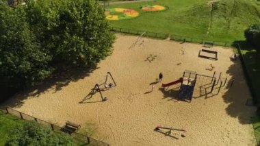 Oyun parkı Wladyslawa Lokietka Wloclawek Plac Zabaw Hava Görüntüsü Polonya. Yüksek kalite 4k görüntü