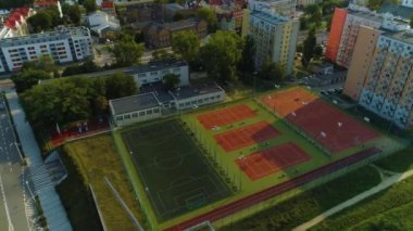 Tenis kortları Gorzow Wielkopolski Korty Tenisowe Hava İzleme Polonya. Yüksek kalite 4k görüntü