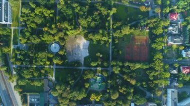 Bydgoszcz Parkı 'ndaki Top Down Halk Parkı Ludowy Hava Manzarası Polonya. Yüksek kalite 4k görüntü