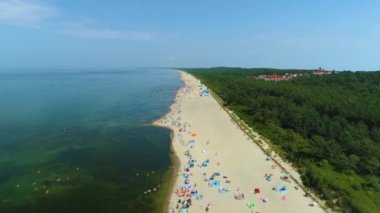 Güzel sahil Baltık Denizi Krynica Morska Plaza Hava Manzarası Polonya. Yüksek kalite 4k görüntü