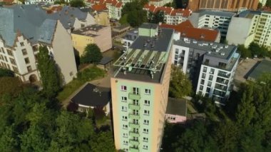 Szczecin 'deki gökdelen Wiezowiec Wybrzeze Hava Görüntüsü Polonya. Yüksek kalite 4k görüntü