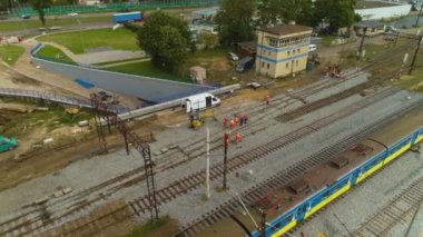 Wejherowo Demiryolu Rayları 'nda çalışıyor Tory Roboty Hava Görüntüsü Polonya. Yüksek kalite 4k görüntü