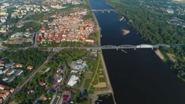 Güzel manzara Pilsudski Köprüsü Vistula Torun Wisla Havacılık Manzarası Polonya. Yüksek kalite 4k görüntü