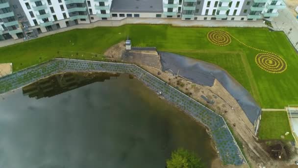 Apartamentos Pond Staw Glinianki Pila Domy Osiedle Aerial View Poland — Vídeo de Stock