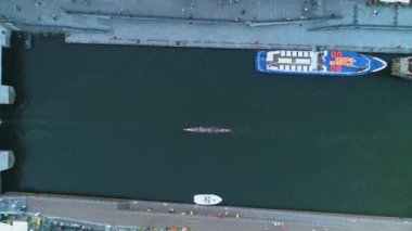 Kayak Green Bridge Downtown Gdansk Zielony Most Motlawa River Aerial View Poland. Yüksek kalite 4k görüntü