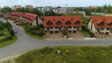Daireler Pond Staw Glinianki Pila Domy Havacılık Görünümü Polonya. Yüksek kalite 4k görüntü