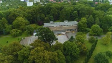 Park Tadeusza Kosciuszki Kütüphanesi Koszalin Biblioteka Hava Görüntüsü Polonya. Yüksek kalite 4k görüntü